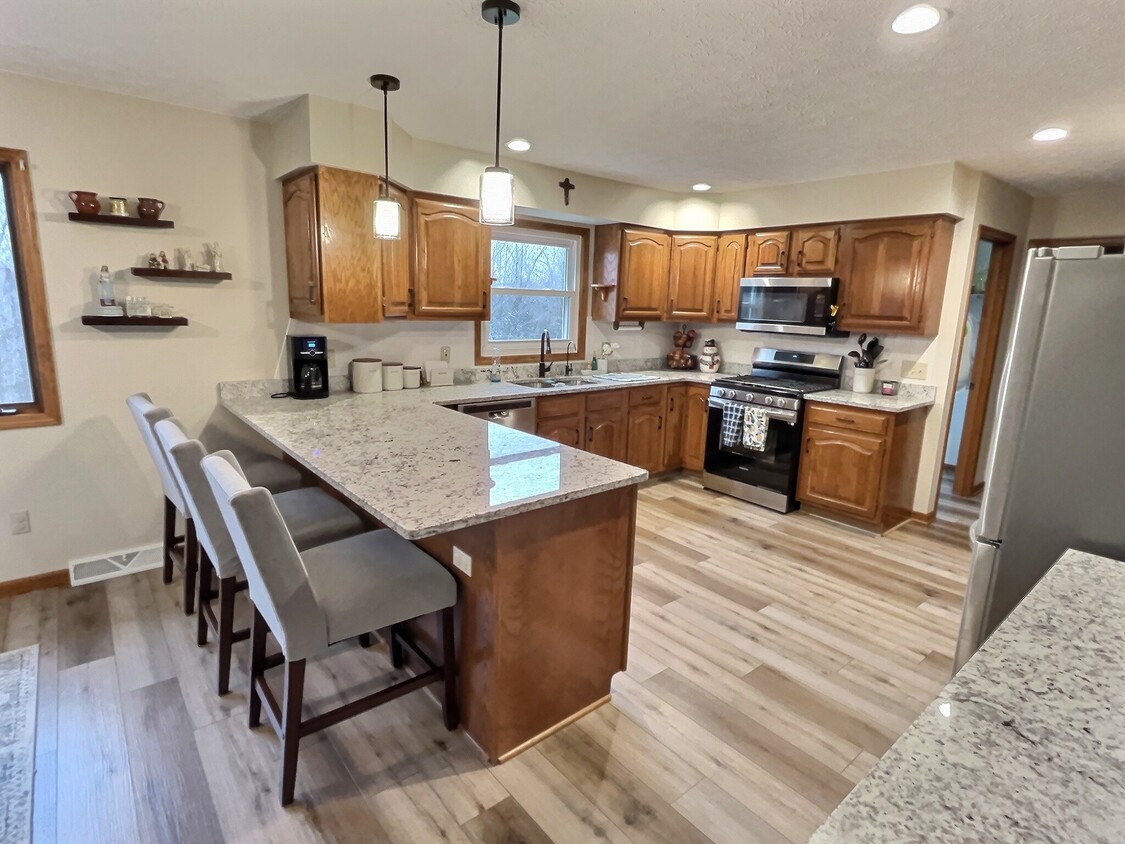 Kitchen - 3949 Lake Vista Rd