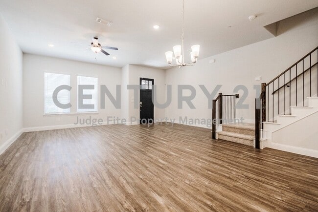 Building Photo - Luxury 2-Story 3/2.5/2 Townhome in Allen I...