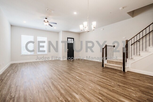 Foto del edificio - Luxury 2-Story 3/2.5/2 Townhome in Allen I...