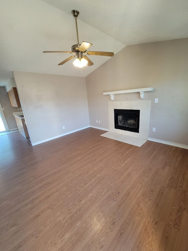 Building Photo - 3 Bedroom Home In Deerfield Jacksonville!!!!