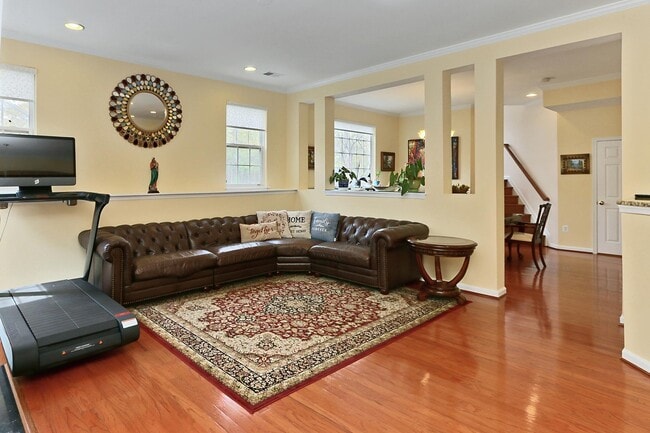 Building Photo - 4715 Manor Dr