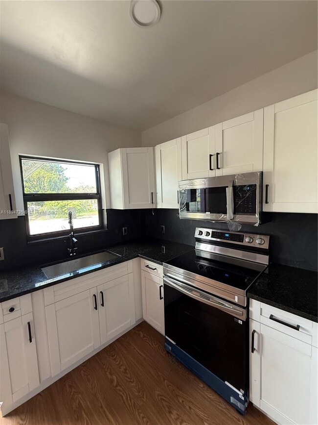 Building Photo - 512 NW 2nd Ave