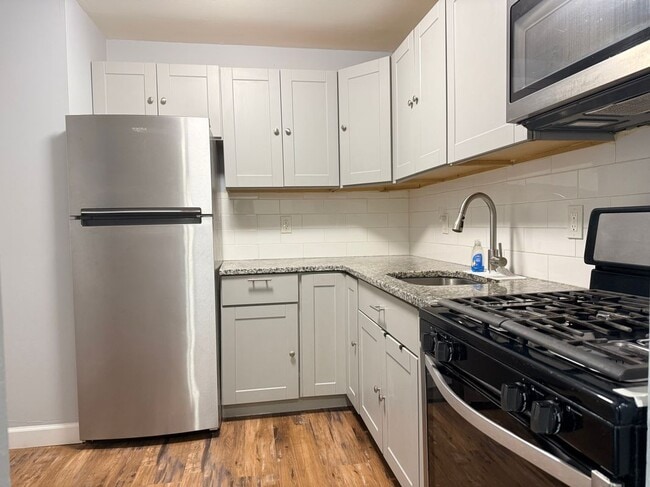 Building Photo - 128 College Dr