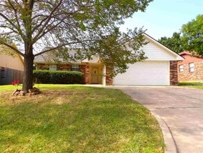 Building Photo - 4827 SE Tattershall Way