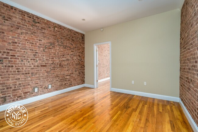 Building Photo - 994 Bushwick Ave