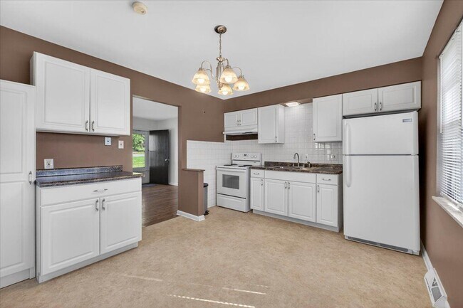 Foto del edificio - 21 Fern Ridge Ave