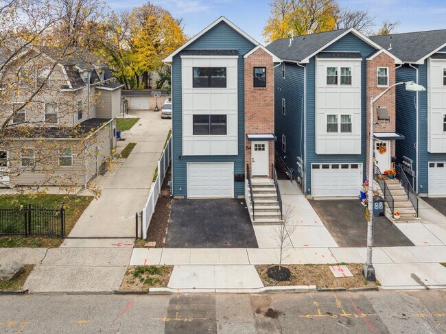 Foto del edificio - 84 Hollywood Ave