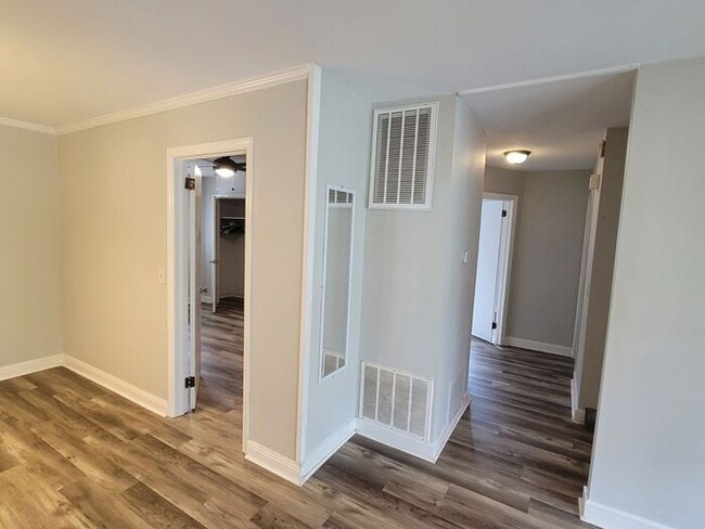 Building Photo - Southeast Columbia- Offering Self Guided Tour with RENTLY!