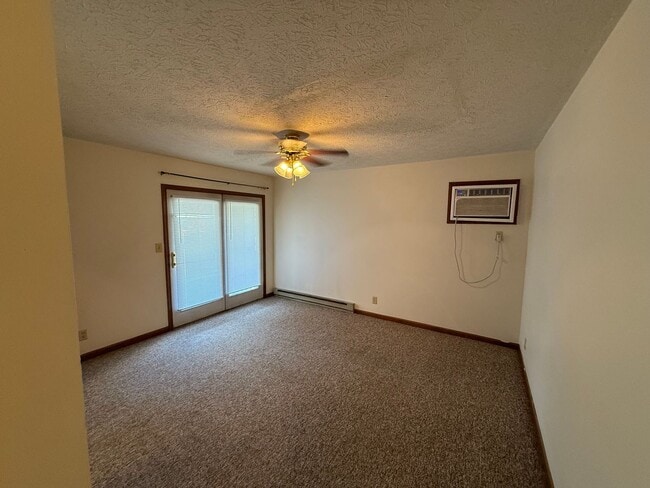Interior Photo - Leslie Manor Apartments