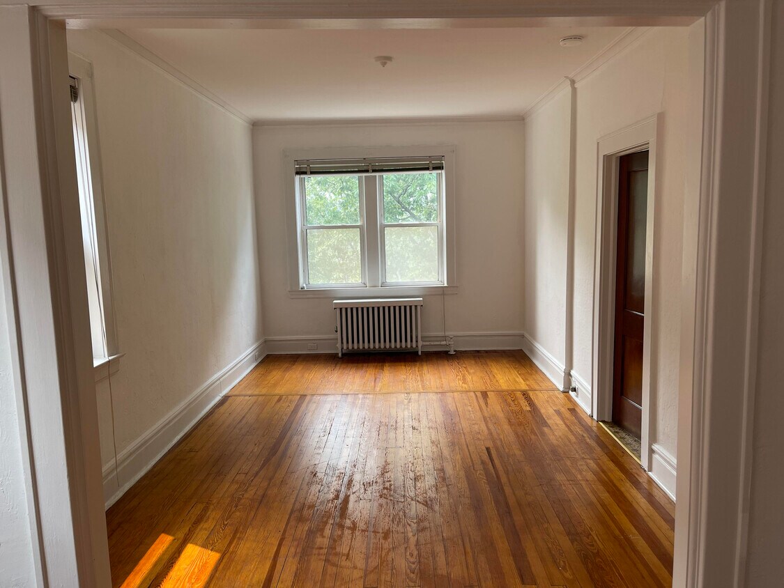 Primary Photo - 239 Lake St
