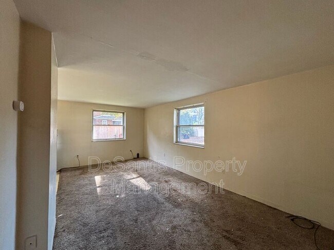 Foto del edificio - 720 McDonald St