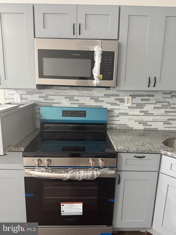 Foto principal - 5227 Addison St
