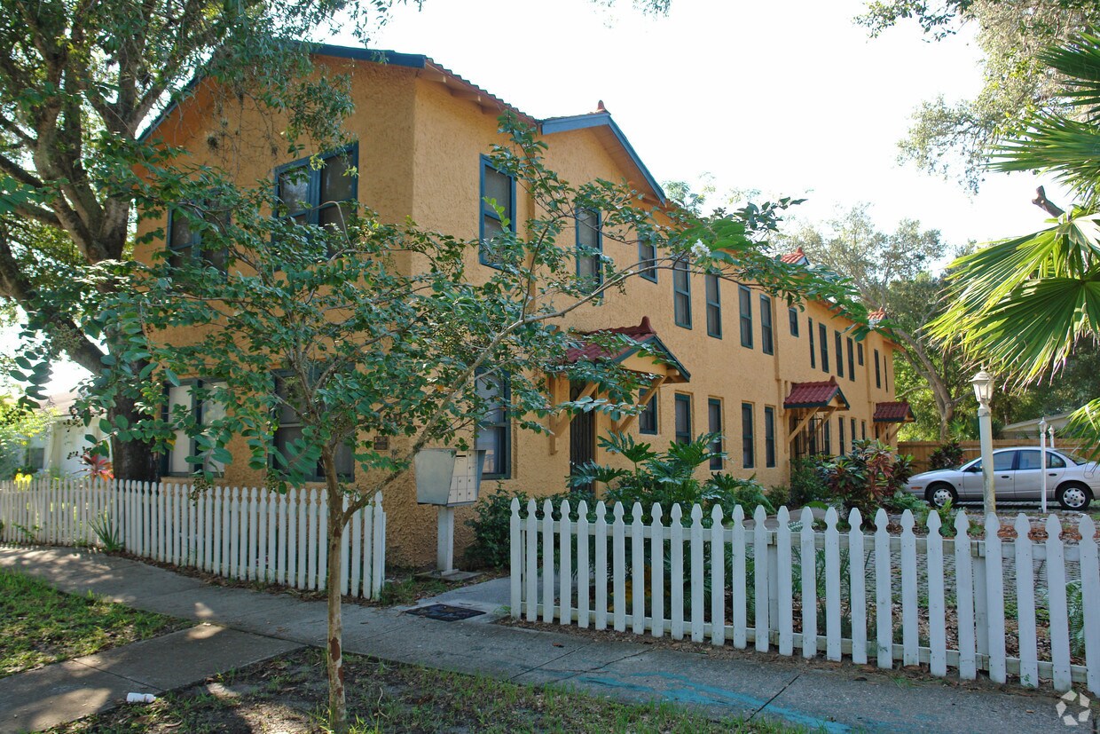 Building Photo - Spiegel Apartments