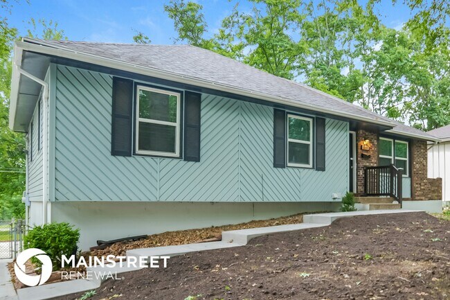 Building Photo - 409 N E Sharon St