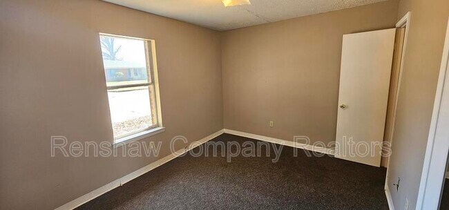 Building Photo - 142 Harrison Rd