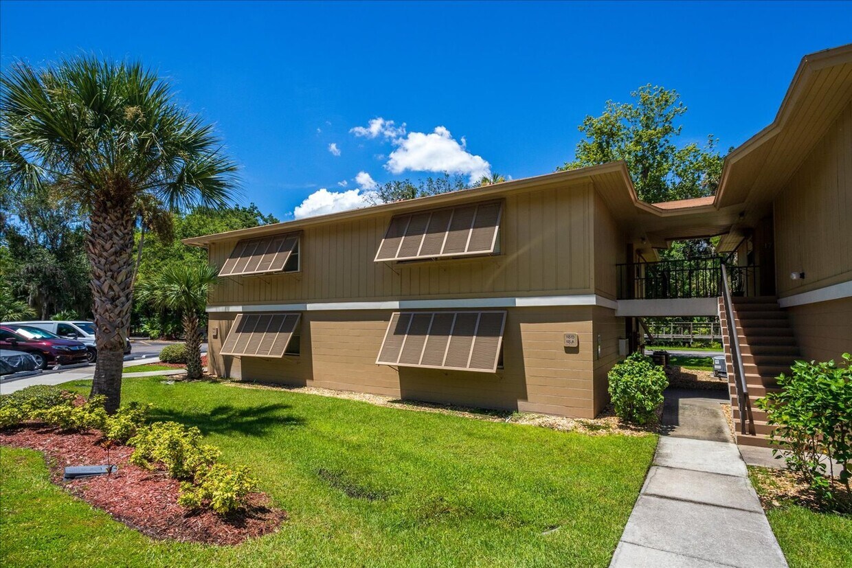 Foto principal - Fully Renovated 2BD/2BTH Deltona Condo Nea...