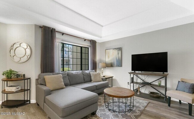 Foto del edificio - 1200 E River Rd