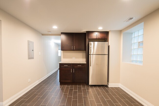 Building Photo - 2758 N Richmond St