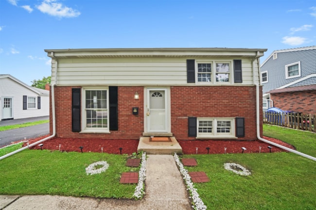 Photo - 221 S Park Blvd House
