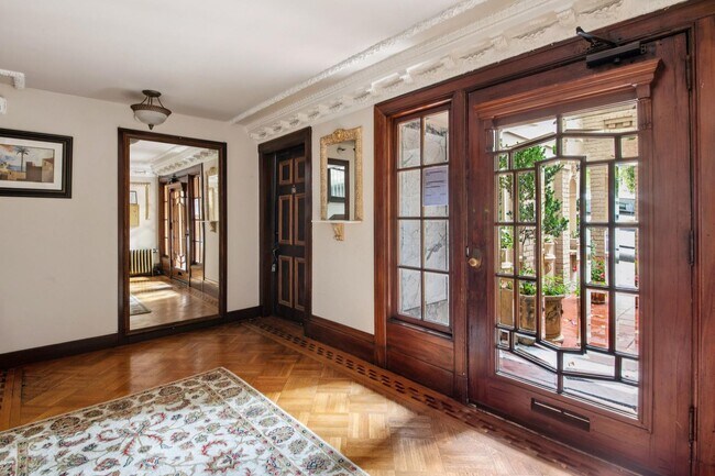 Foto del edificio - Pacific Heights: Updated Condo w/ Enchanting Shared Garden