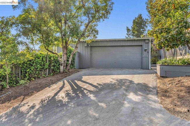 Building Photo - 5 Sotelo Ave