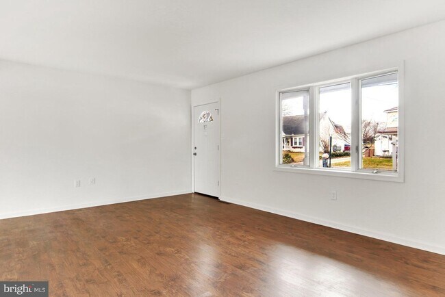 Foto del edificio - Mount Holly Springs townhome for rent