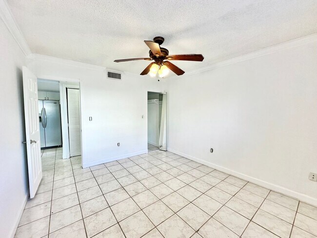 Foto del edificio - 4275 NW S Tamiami Canal Dr