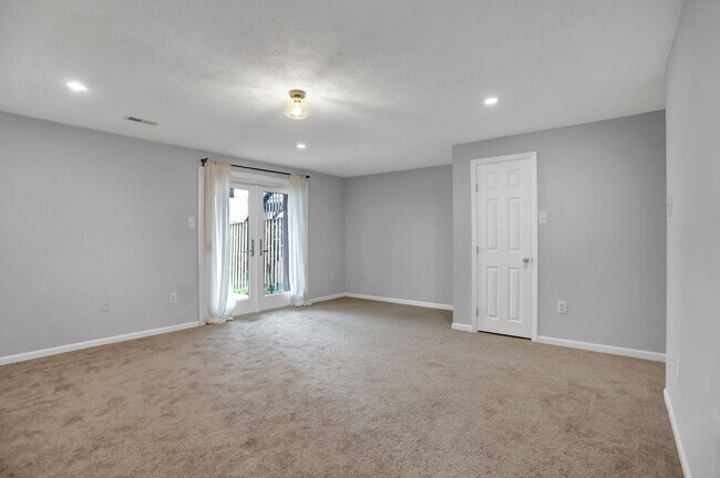 Foto del edificio - Charming End Of Group Townhome for Rent