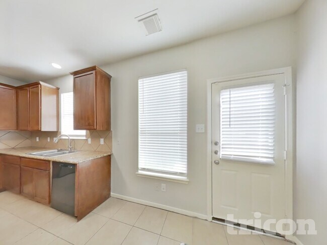 Foto del edificio - 21526 Lovis Way