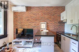 Building Photo - 262-262 Sherbourne St