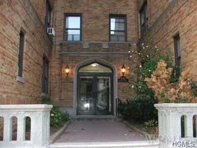 Primary Photo - 9-15 Glover Ave