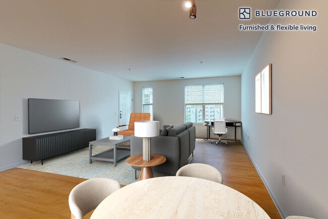 Building Photo - 1700 E 5th St