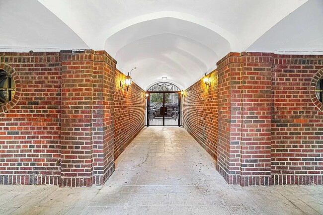 Lobby - 3353 82nd St