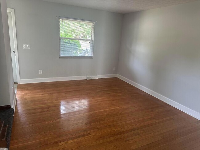 Foto del edificio - 4871 Dierker Rd