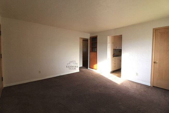 Building Photo - 2 N Palouse St