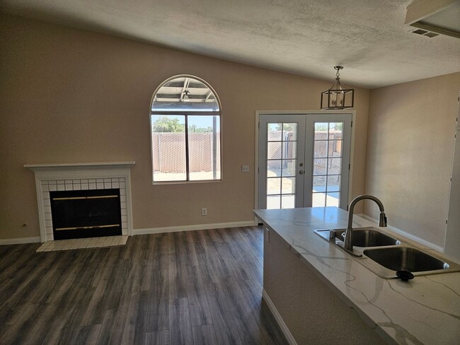 Foto del edificio - 4 Bedroom Adelanto Home