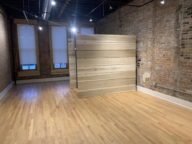 Building Photo - 428 E Locust St