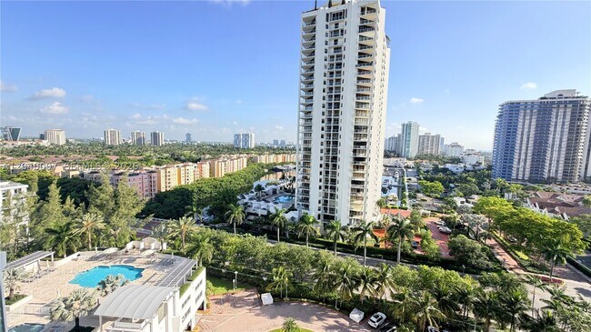 Building Photo - 19400 Turnberry Way