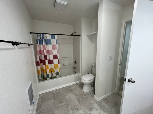 Building Photo - 616 S Harrison St