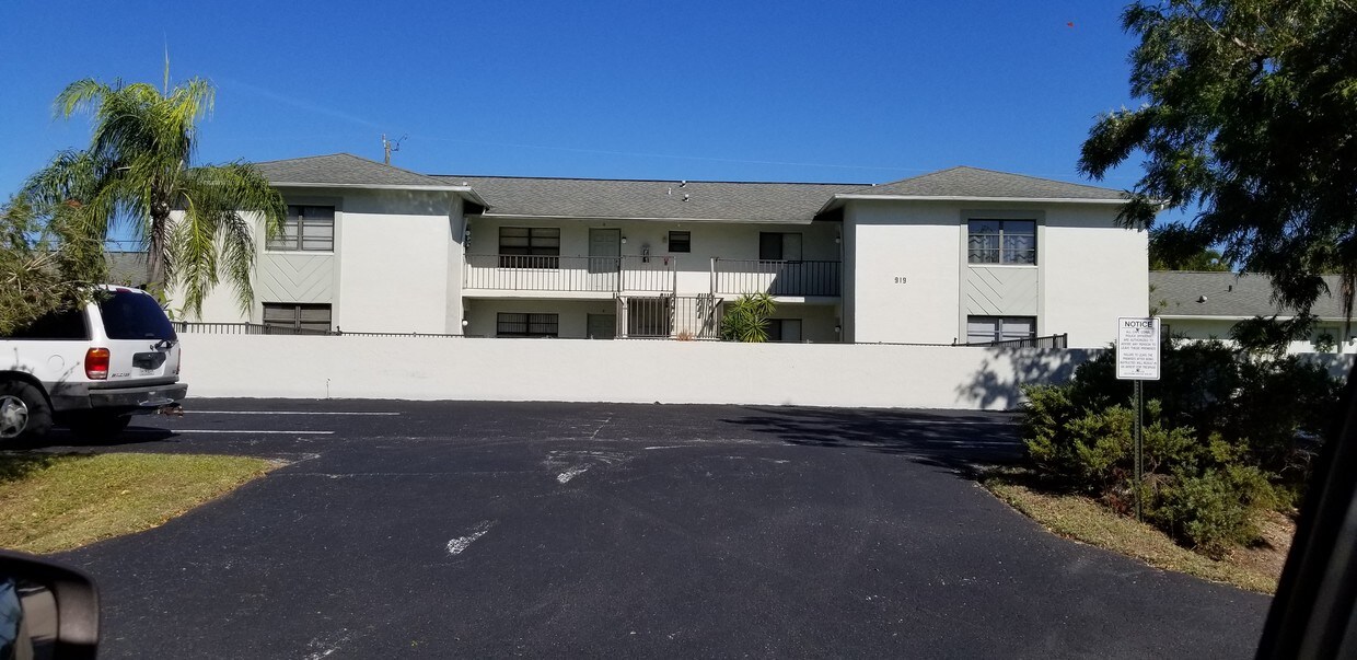 919 SE 8th Terrace, Cape Coral, FL 33990 Apartments in Cape Coral, FL