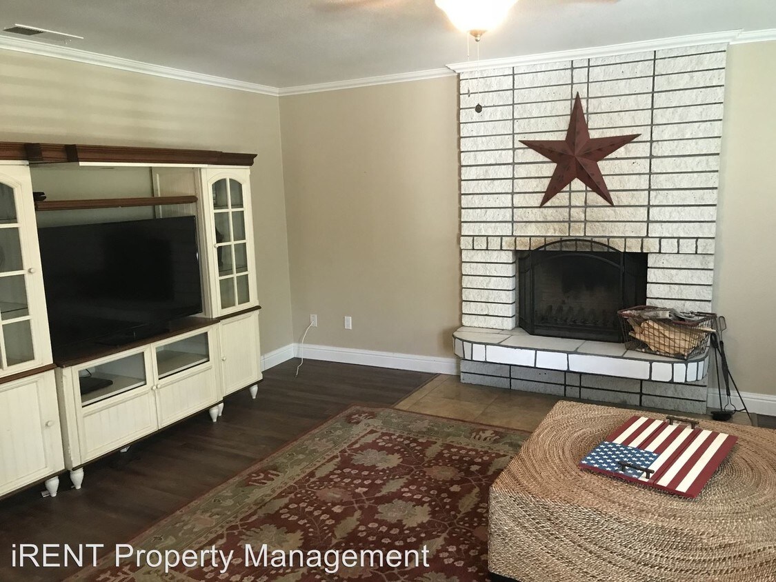 Primary Photo - 121 Park Dr