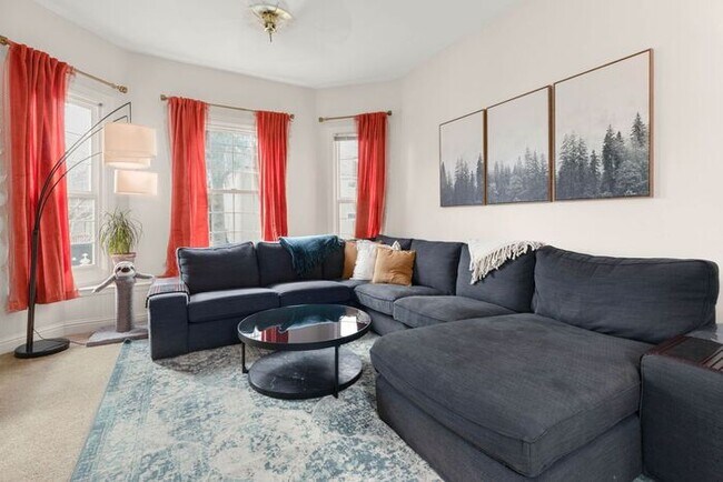 Foto del edificio - 2 bedroom, 1.5 bath single-family home now...