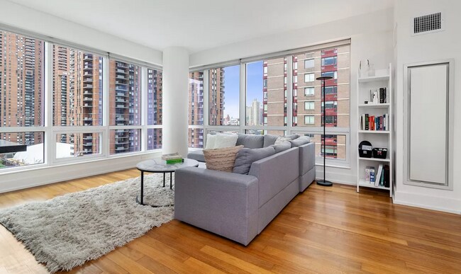 Building Photo - 350 W 42nd St
