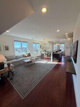 Building Photo - 1107 S Walter Reed Dr