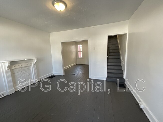 Building Photo - 360 S Pershing Ave