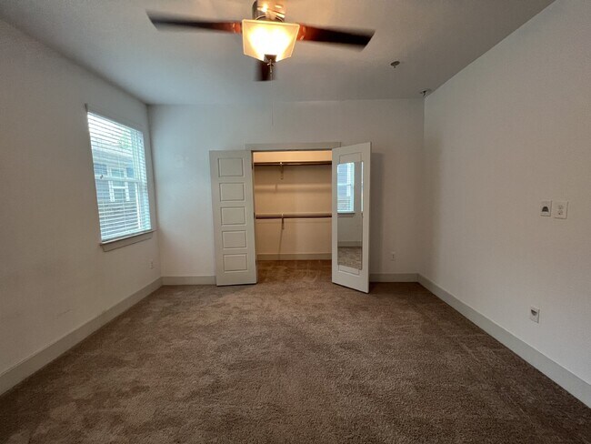 Building Photo - 4 Bedroom House in the Popular Riverside C...