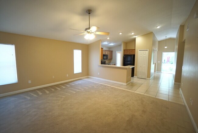 Building Photo - 3-bed, 2-bath House close to MacDill AFB