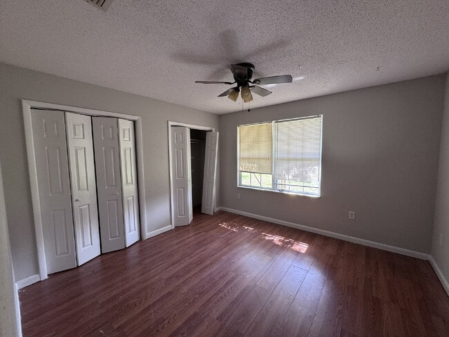 Foto del edificio - Charming 3-Bedroom Home with Bonus Room on...