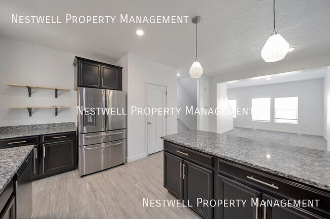 Foto del edificio - $250 OFF 1ST MONTHS RENT!3-bed Townhome in...