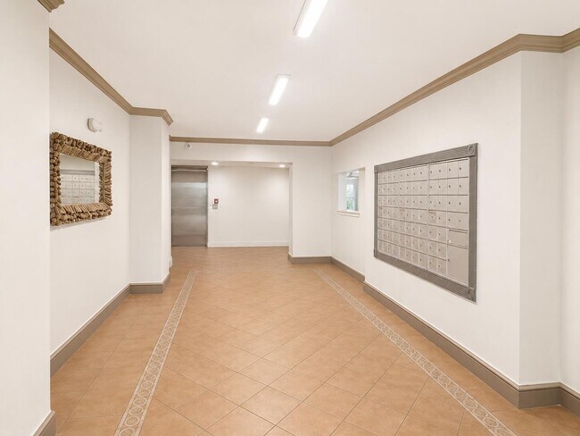 Foto del edificio - 711 N Pine Island Rd